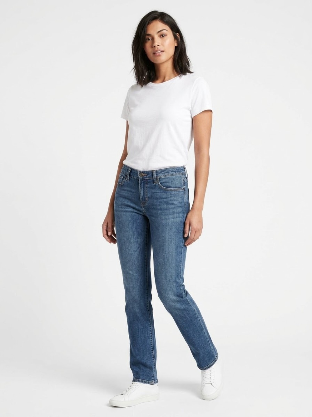 Signature by Levi Strauss & Co. Mid Rise Straight. Straight Leg Jeans in Blue